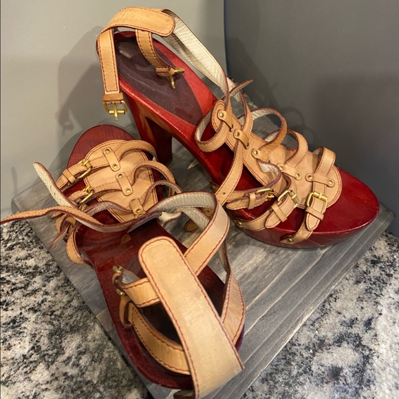 Giuseppe Zanotti, size 42. Easy to walk in. Some scratches see picture. No box - Picture 10 of 13